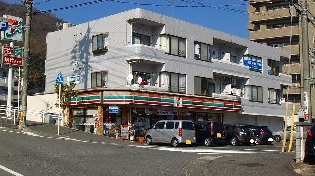 近くのコンビニまで550m（徒歩7分）