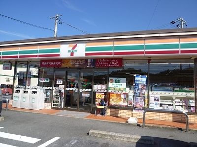近くのセブンイレブンまで300m(徒歩4分)