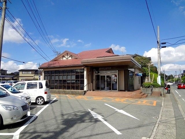 近くの銀行まで2,100m（徒歩27分）