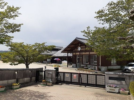 近くの岡山市立足守幼稚園まで1,100m（徒歩14分）