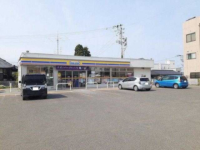 近くのミニストップ原町本町店まで190m（徒歩3分）