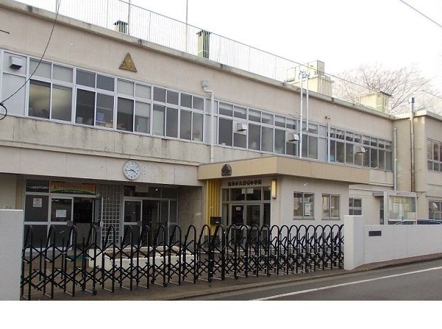 近くの福島市立清明小学校まで850m（徒歩11分）