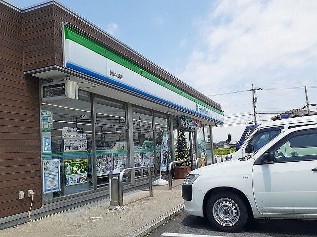 近くのコンビニまで650m（徒歩9分）