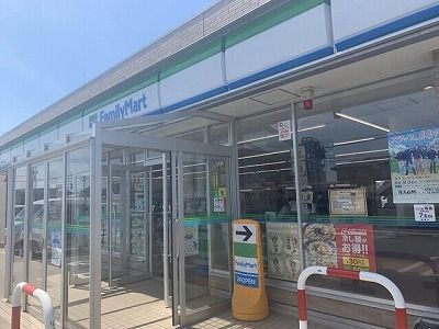 近くのファミリーマートまで500m(徒歩7分)