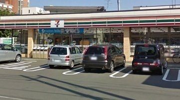 近くのセブンイレブンまで300m(徒歩4分)