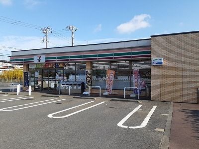 近くのセブンイレブンまで350m（徒歩5分）