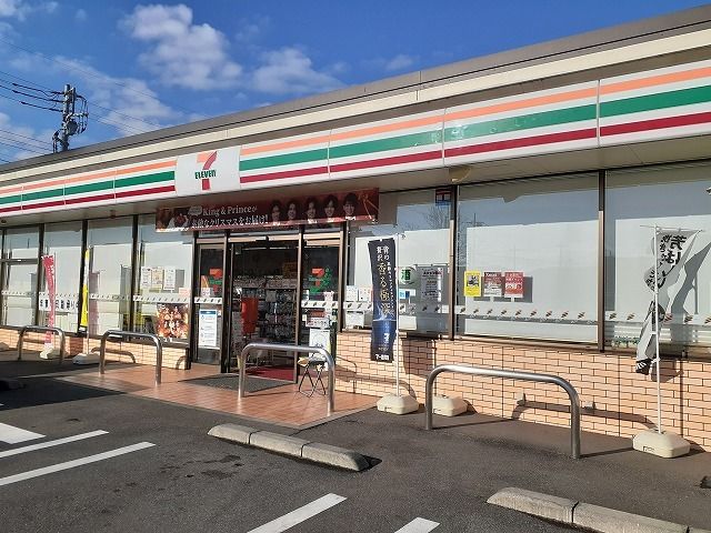 近くのセブンイレブン宇都宮岩曽東店まで700m（徒歩9分）