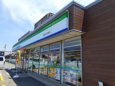 近くのファミリーマートまで180m(徒歩3分)