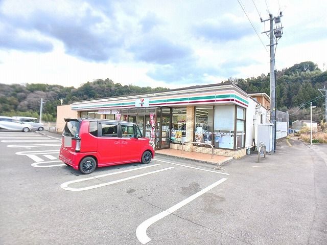 近くのセブンイレブン 野津原店まで35m(徒歩1分)