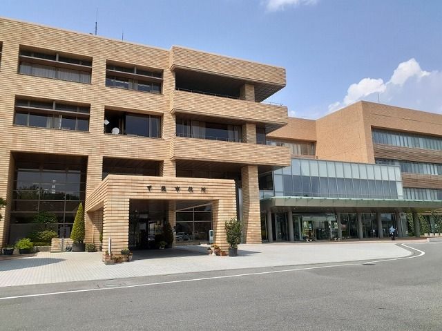 近くの甲斐市役所まで1,800m（徒歩23分）