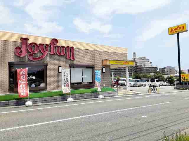 近くのジョイフル伊川谷店まで120m（徒歩2分）