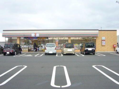 近くのセブンイレブン 丸岡下安田店まで550m（徒歩7分）