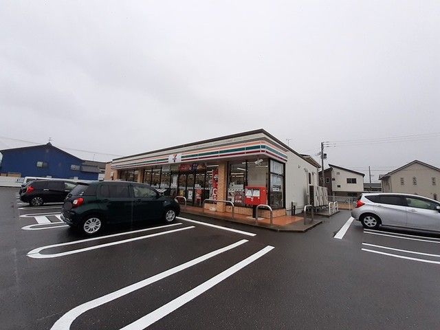 近くのコンビニまで145m（徒歩2分）