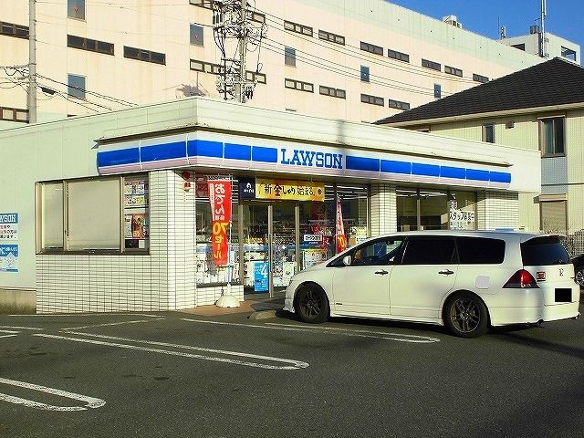 近くのコンビニまで400m（徒歩5分）