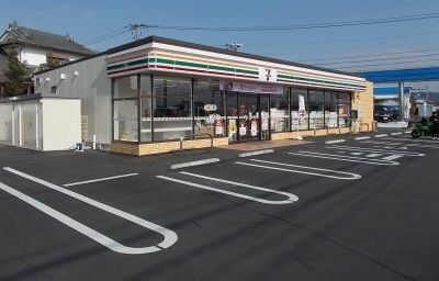 近くのセブンイレブン隼人住吉店まで500m（徒歩7分）