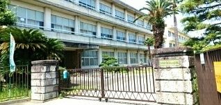 近くの御津南部小学校まで750m（徒歩10分）