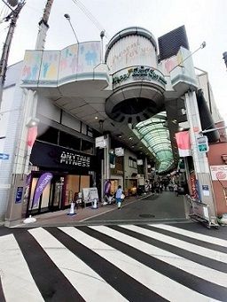 近くのスーパーまで781m（徒歩10分）