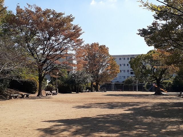 近くの公園まで550m（徒歩7分）