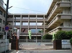 近くの八幡東小学校まで800m（徒歩10分）