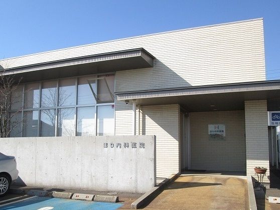 近くのほり内科医院まで400m（徒歩5分）