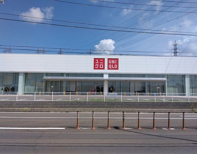 近くのユニクロ仙台泉店まで900m（徒歩12分）