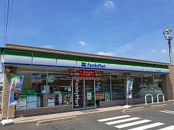 近くのコンビニまで1,600m（徒歩20分）