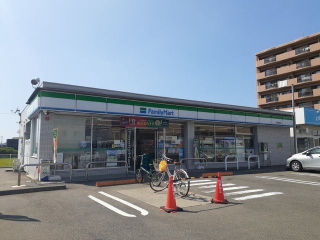 近くのコンビニまで500m（徒歩7分）