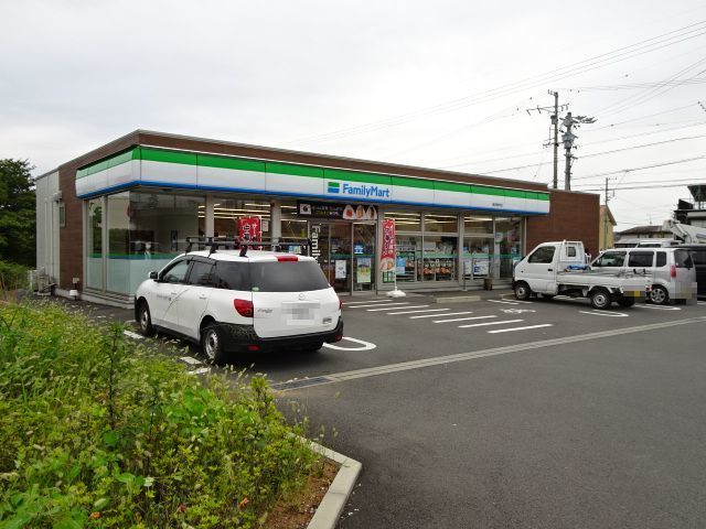 近くのファミリーマートまで200m(徒歩3分)
