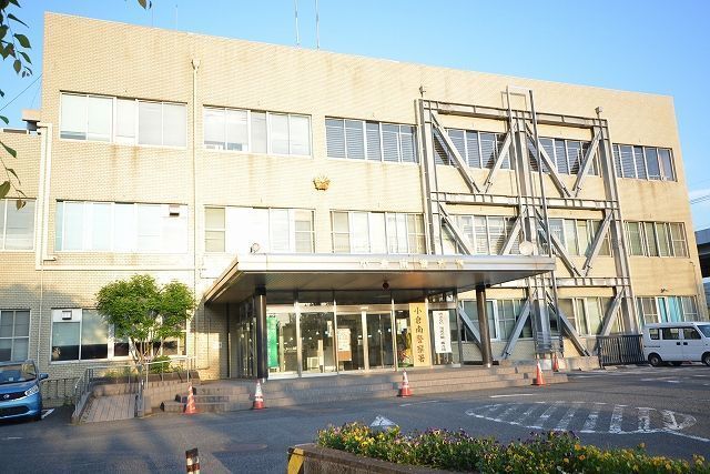 近くの小倉南警察署まで900m（徒歩12分）