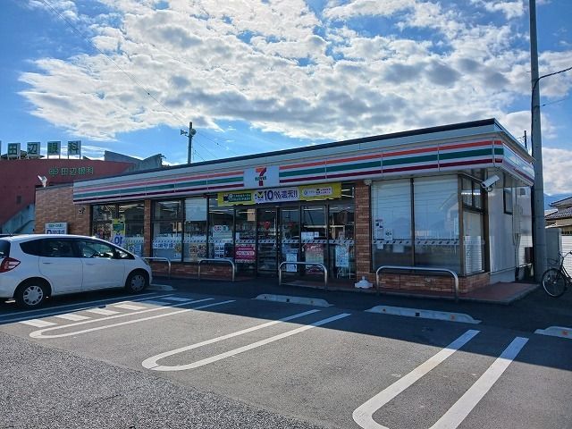 近くのセブンイレブン甲斐西八幡店まで400m（徒歩5分）