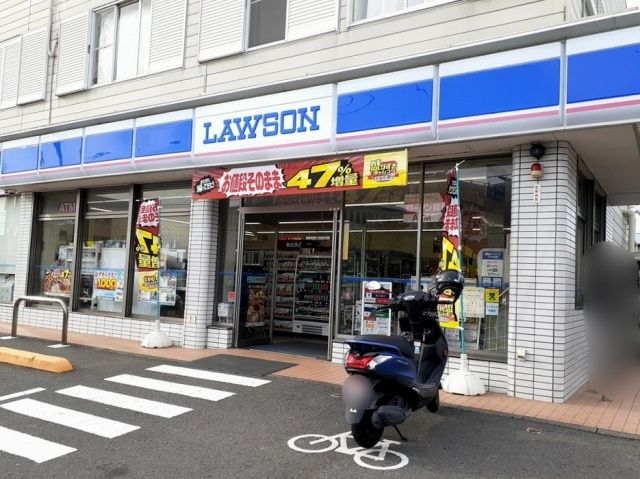 近くのコンビニまで200m（徒歩3分）