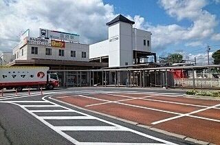 近くの国府駅まで750m(徒歩10分)