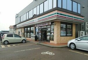 近くのセブンイレブン下越横越店まで200m(徒歩3分)