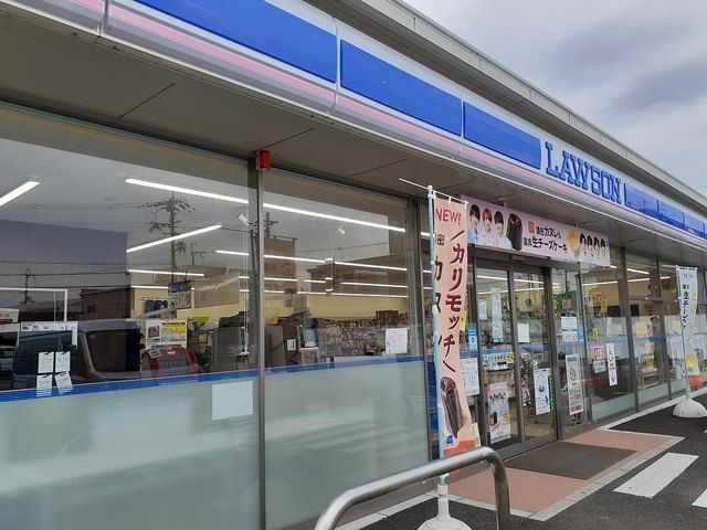 近くのローソン岩橋店様まで500m（徒歩7分）