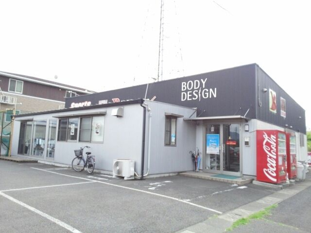 近くのスポーツジムまで800m(徒歩10分)
