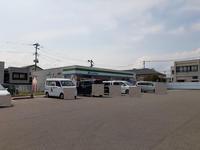 近くのファミリーマート加治木本町店まで800m(徒歩10分)