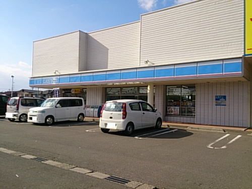 近くのローソン 春江江留店まで500m（徒歩7分）