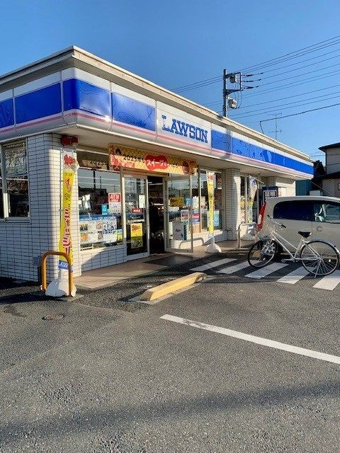 近くのローソンあきる野瀬戸岡店まで150m（徒歩2分）