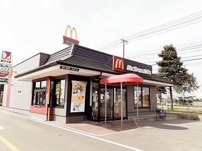 近くの飲食店まで1,000m（徒歩13分）