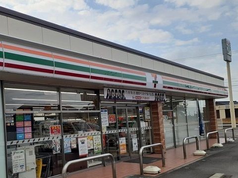 近くのコンビニまで500m（徒歩7分）