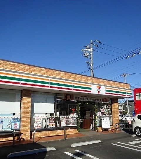 近くのセブンイレブンまで220m（徒歩3分）