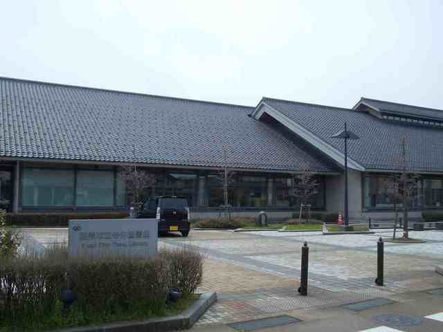 近くの寺井図書館まで1,300m（徒歩17分）