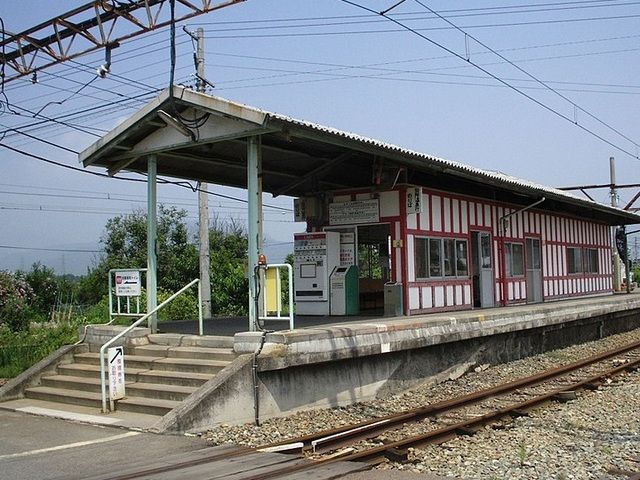 近くの下之郷駅まで1,100m（徒歩14分）
