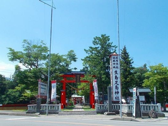 近くの生島足島神社まで600m（徒歩8分）