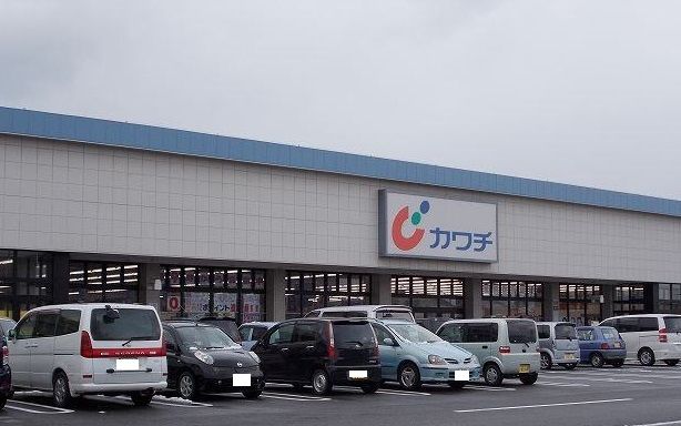 近くのカワチまで800m（徒歩10分）