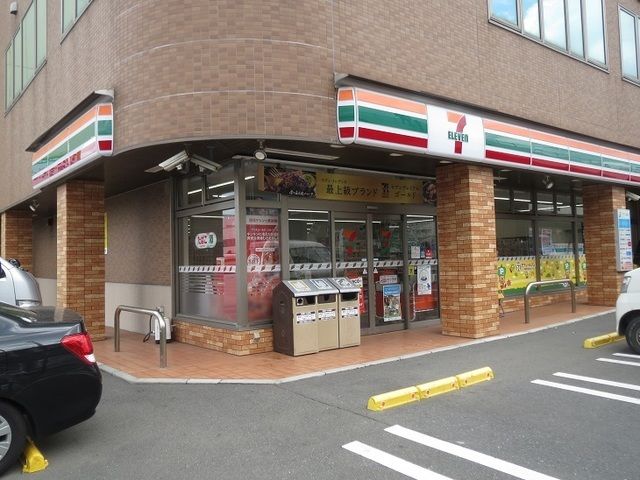 近くのセブンイレブンまで650m（徒歩9分）