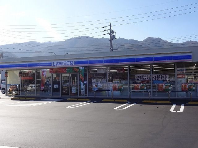 近くのコンビニまで400m（徒歩5分）