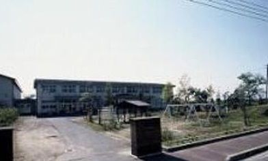 近くの小合東小学校まで550m（徒歩7分）