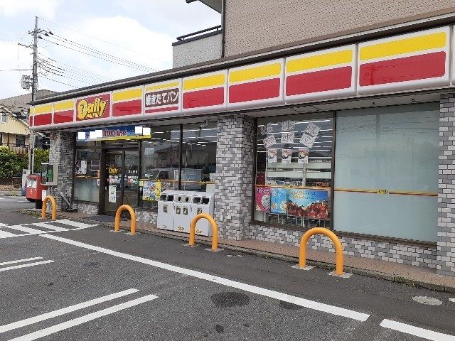 近くのコンビニまで600m（徒歩8分）