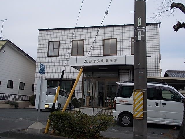 近くのえみな外科胃腸科まで130m（徒歩2分）